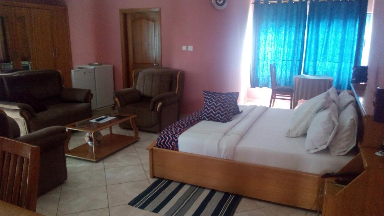 Brookvale Hotel Weija Exterior foto